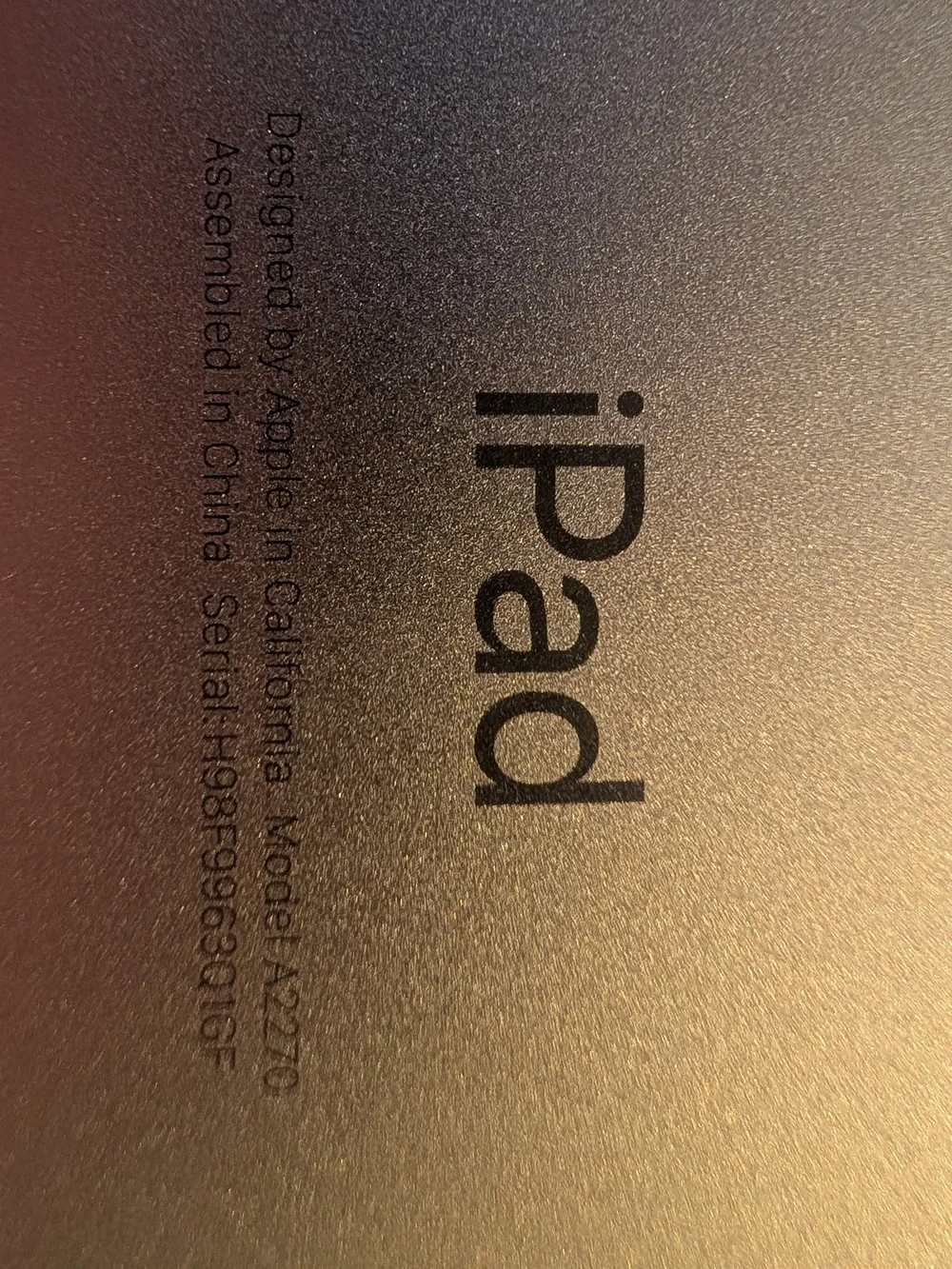 Apple iPad 8th Gen - White Front, Rose gold Back (Image)